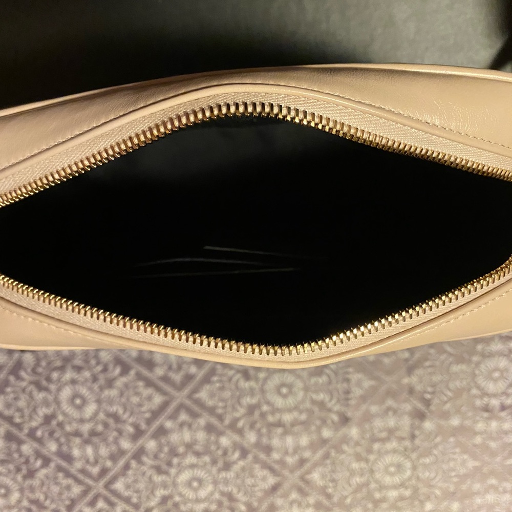 Yves Saint Laurent nude Quilted Lou Camera Bag with Tassel - Picture 5 of 17